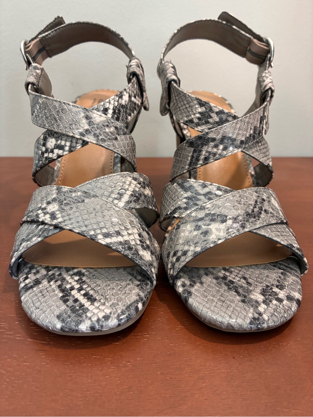 a.n.a Nadia Heels Sandals Snake Skin Print Taupe Gray Sz 7.5 New w/o Tags or Box - Picture 5 of 11